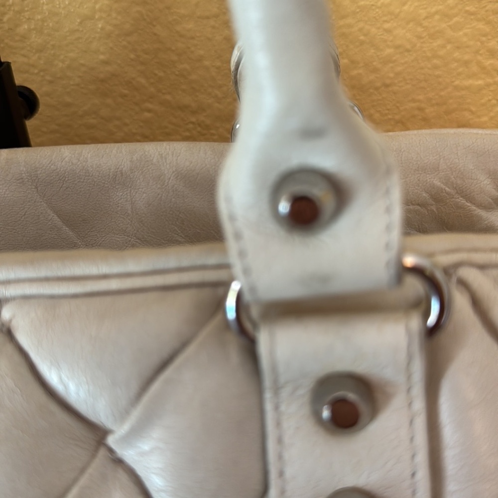 Balenciaga Matelasse Paris quilted  ivory leather handbag with mirror - Picture 6 of 17
